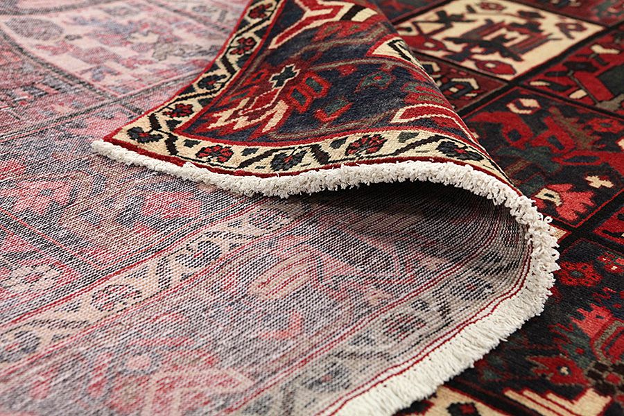 Bakhtiari Persian Rug 307x205 - Picture 4