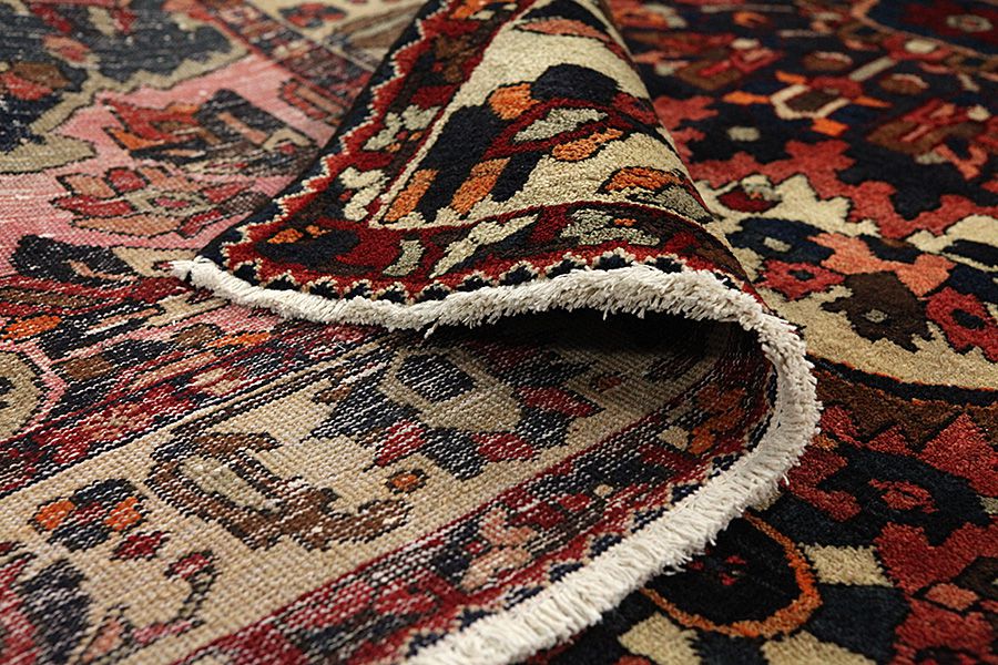 Bakhtiari Persian Rug 300x210 - Picture 4